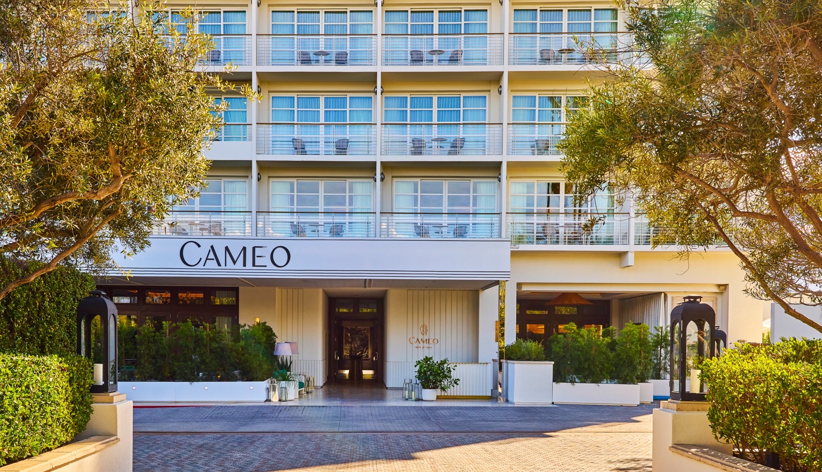 Cameo Hotel exterior